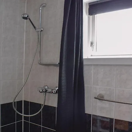 3 Bedroom Amazing In Holiday home